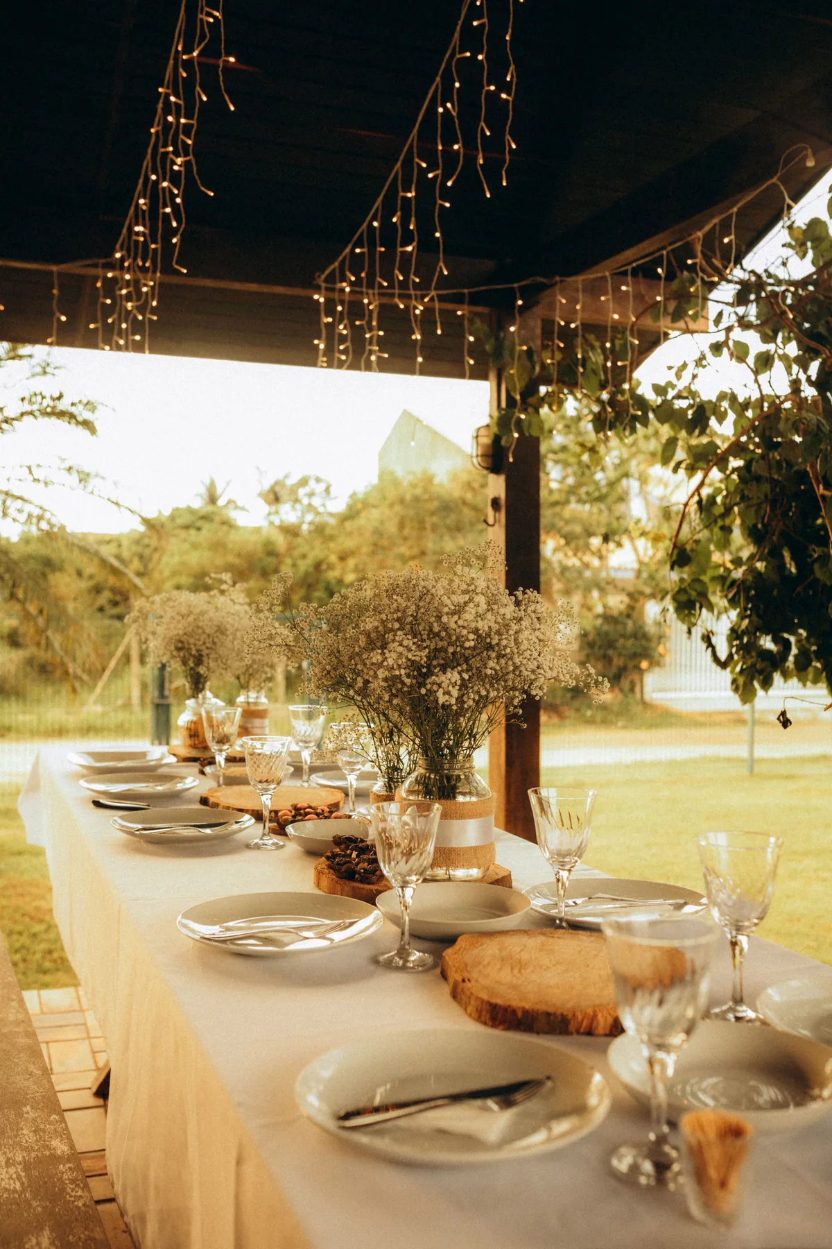 Mesa preparada para una celebración familiar